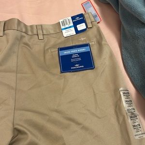 New with tags dockers khaki pants size 36x29